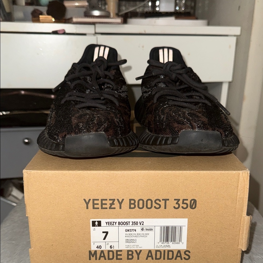 Yeezy Boost 350 V2 Black Sneakers